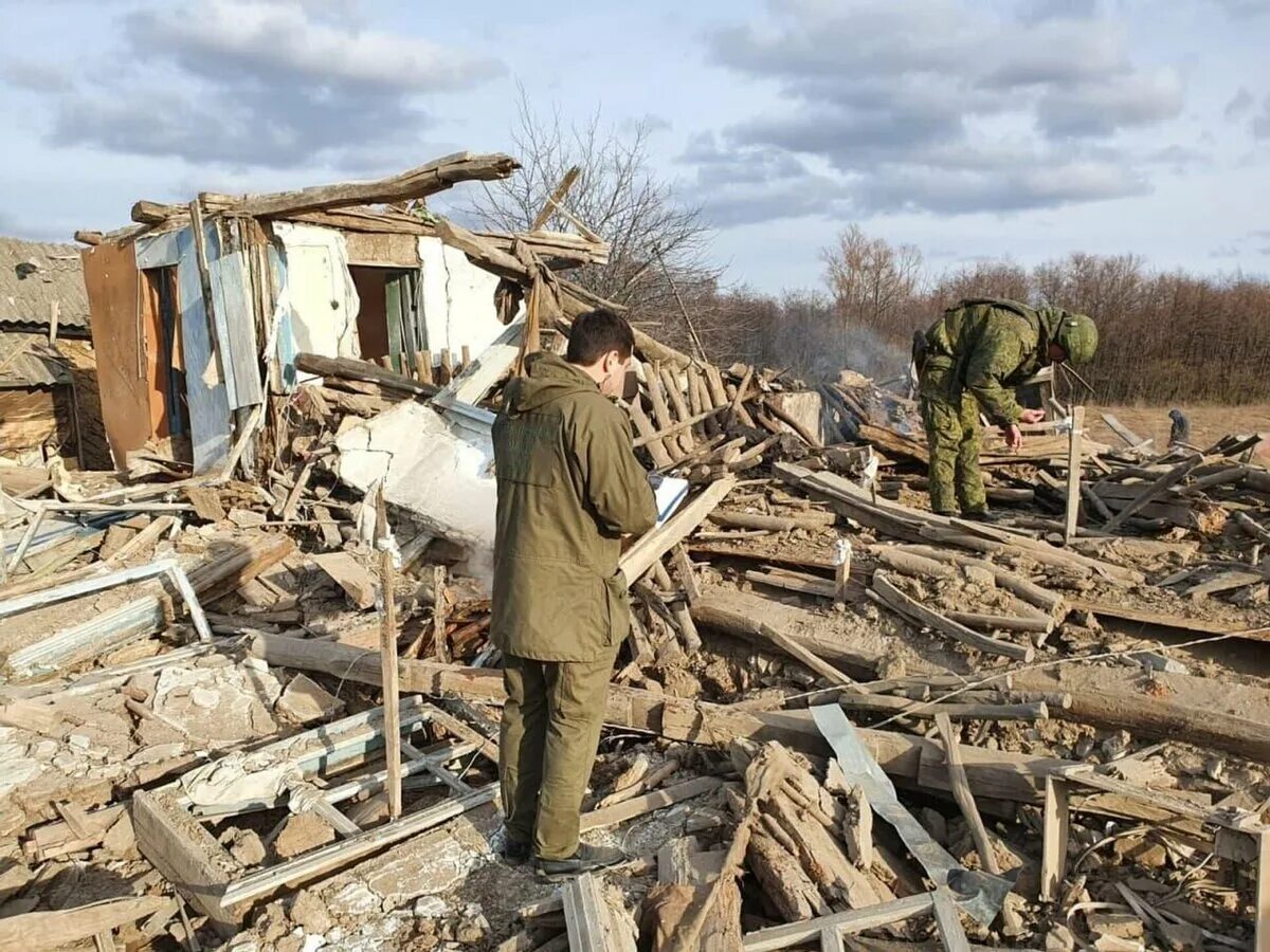 Разрушенные дома Донбасса. Попадание снаряда в Ростовской области. Обстрел Ростовской области. Удар по россии со стороны украины сегодня