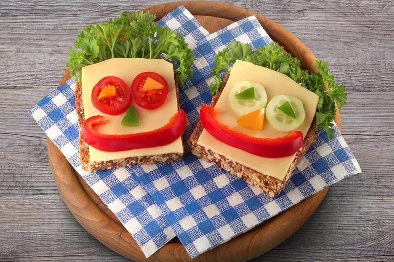 Интересные бутерброды для детей. Веселые бутерброды для детей. Весёлый бутерброд. Забавные бутерброды для детей. Сэндвичи играть