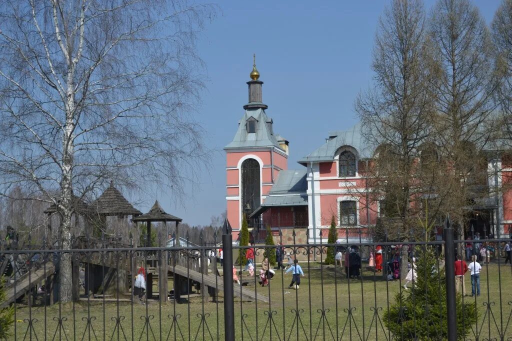 Церковь в семхозе сергиев посад. Церковь семхоз георгиевская церковь. Детский сад в семхозе. Церковь николая чудотворца. Семхоз сергиев посад георгиевская церковь.