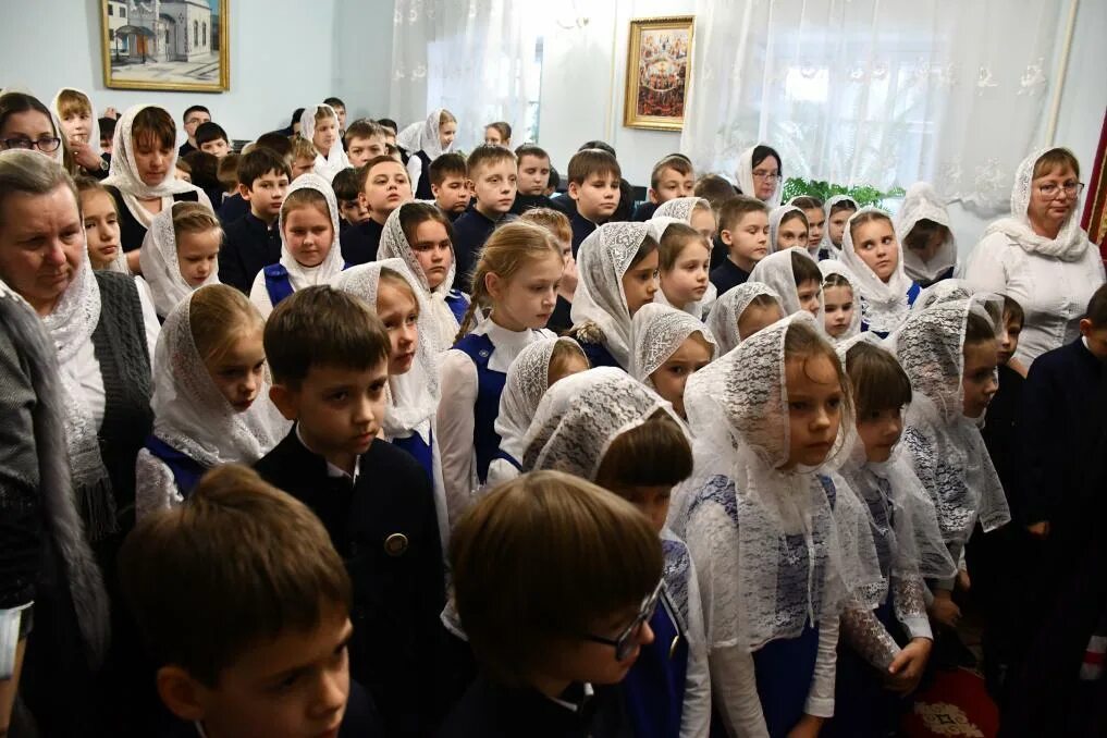 Православная гимназия электросталь. Электростальская центральная городская больница. Православная гимназия нижневартовск. Хвалынская православная гимназия. Электросталь электронный православная.