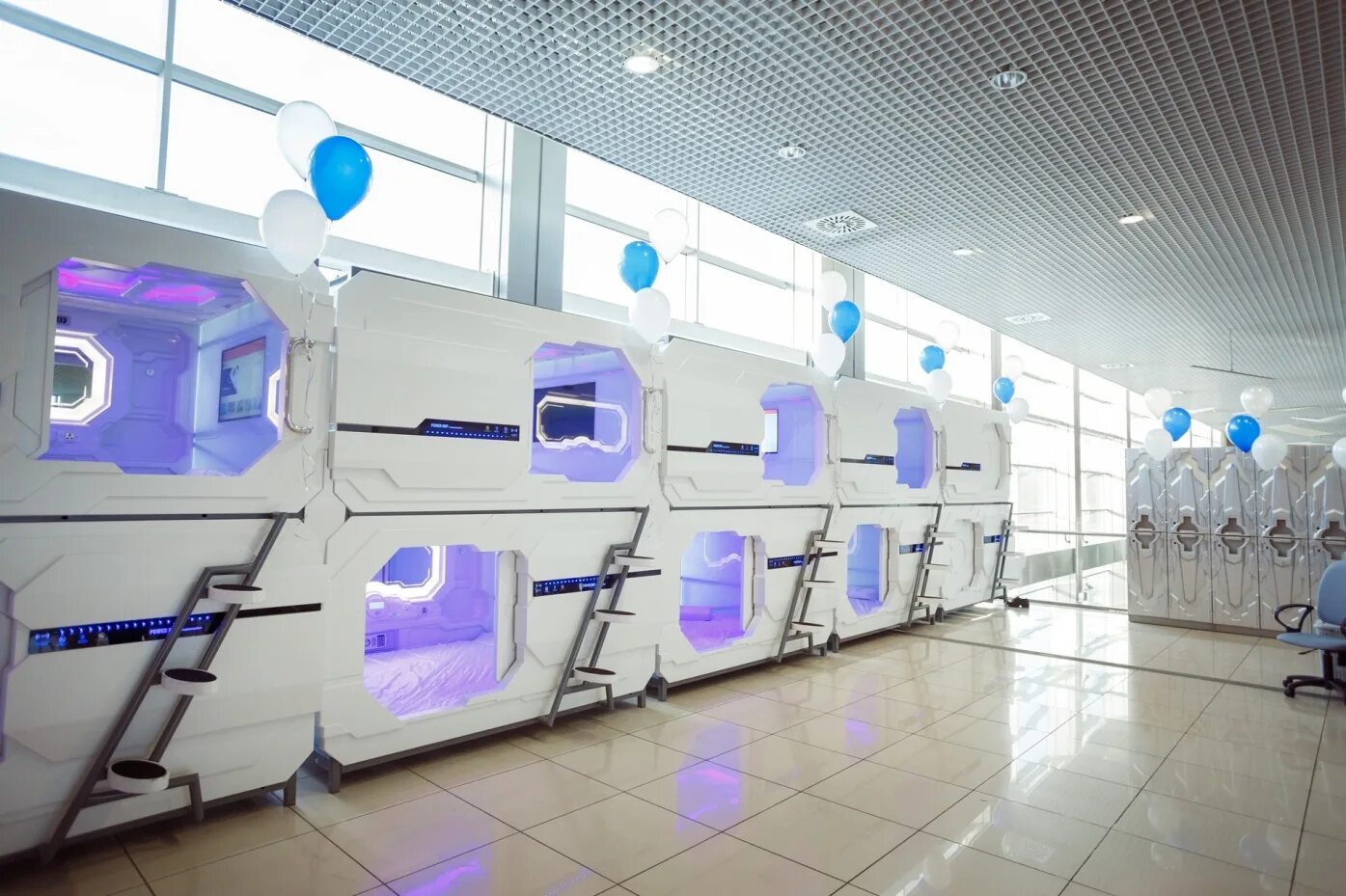 Капсула екб. Екатеринбург аэропорт капсульный отель. капсульный отель кольцово. кольцово капсульная гостиница аэропорт. капсульный отель кольцово екб.