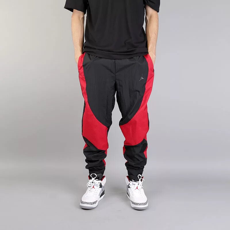 Спортивные джоггеры мужские. Штаны nike air красные. Черно красные спортивные штаны. Штаны адидас мужские. Брюки спорт.