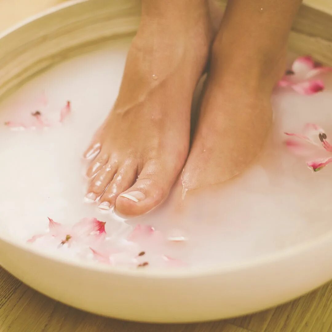 Foot bathing. Уход за ногами. Ванночка для педикюра. Ванночка для ног японская. Ванна для ног до колен.