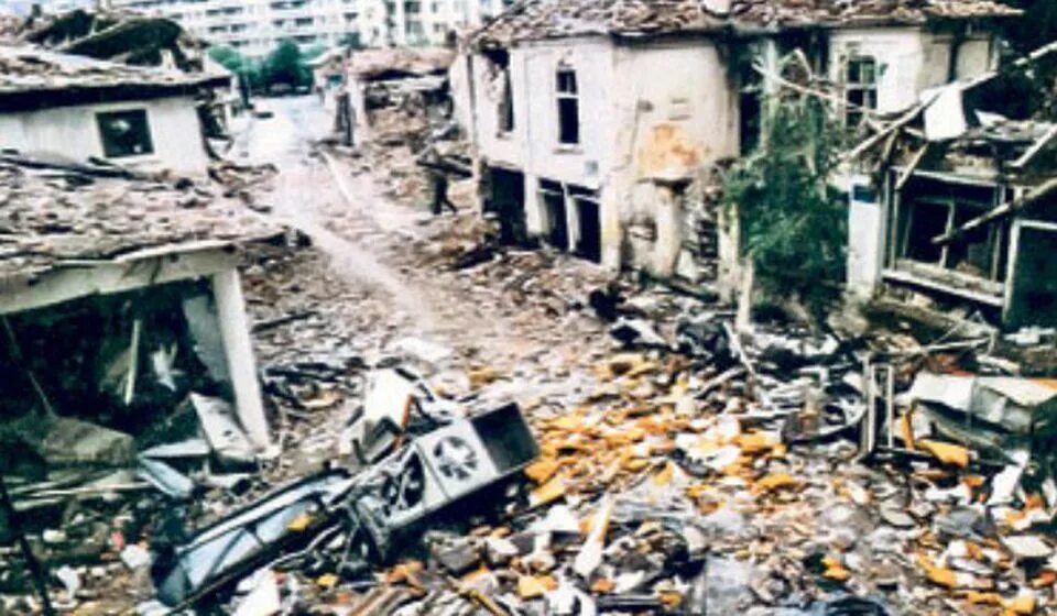 Бомбардировки югославии сколько погибло. Бомбардировка Сербии 1999. Сербия после бомбардировок 1999.