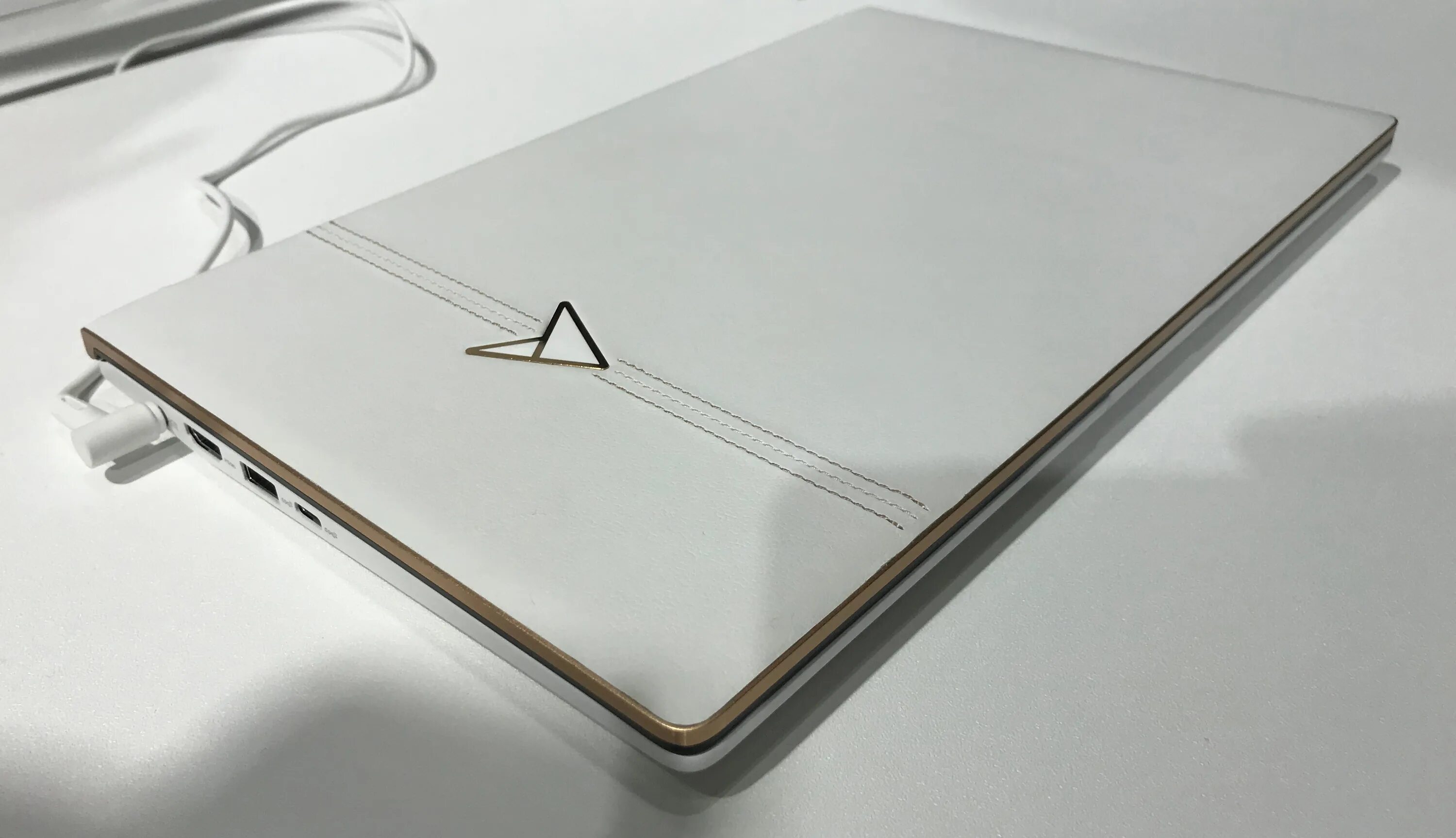 13.3 ноутбук asus zenbook. ZENBOOK Edition 30. ASUS ZENBOOK ux334. Белый ASUS ноутбук ZENBOOK. ASUS ZENBOOK Edition 30 ux334fl.