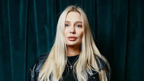 Диана есімді өзбек әйел сексуалды желіде көреді.