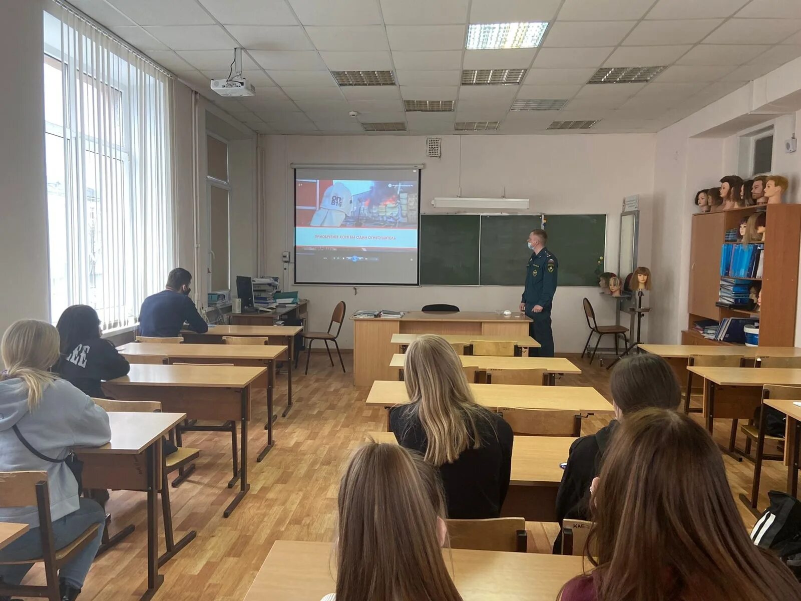 Колледж техникум. Учебное заведение колледж. Московский колледж управления и новых технологий. Колледж технологии и предпринимательства.