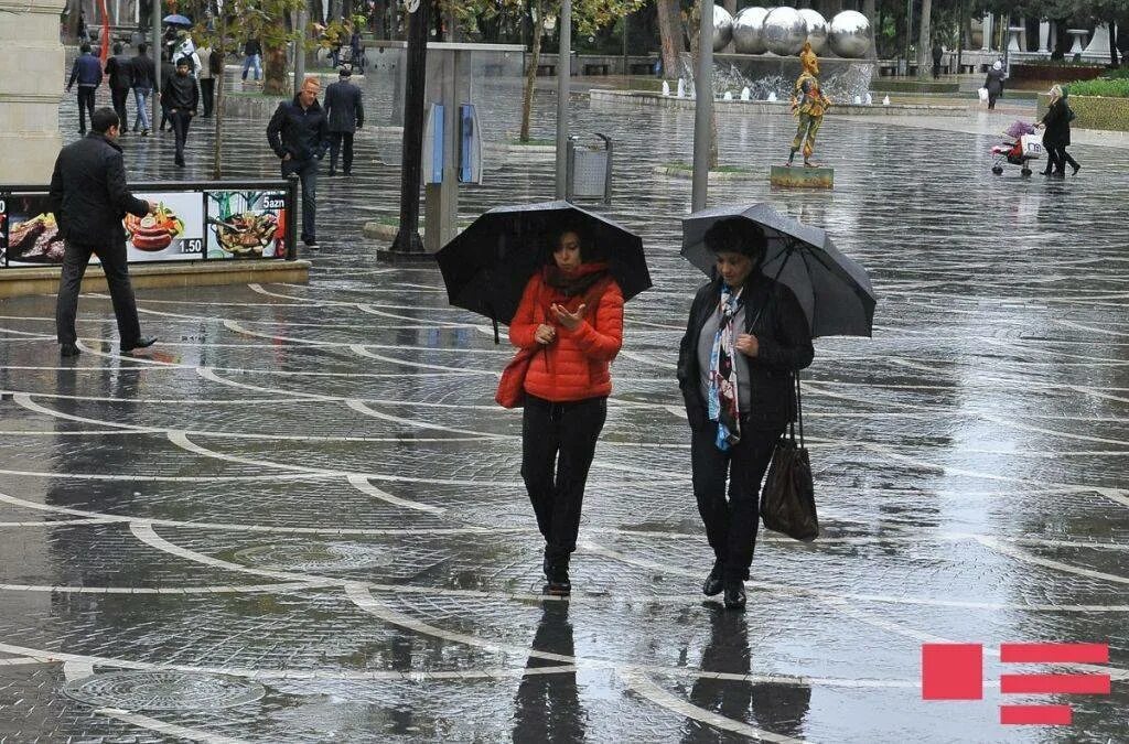 Дождь в Баку. Дождь в Азербайджане. В Баку дождливо. Дождь ветер Баку. Rain back