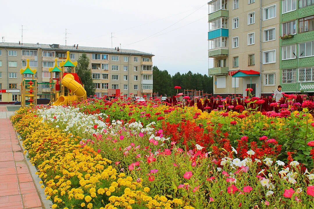 Саянск иркутская область микрорайон. Парк зеленый Саянск. Город Саянск Иркутская область. Площадь Саянск. Саянск сквер.