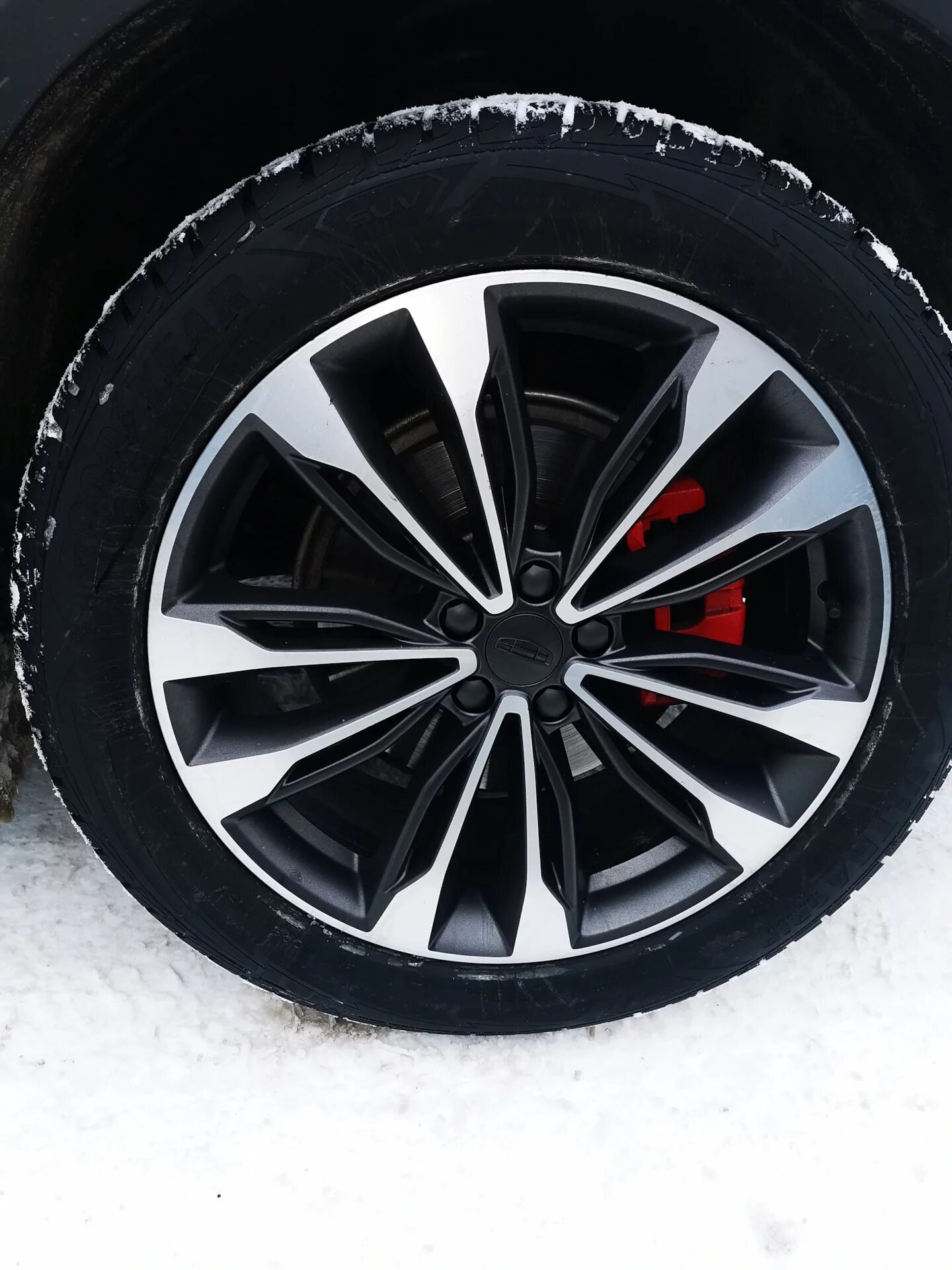 Geely tugela 2023. Geely coolray диски r18. Geely tugela диски r 20. Колеса на джили тугелу. Tugella r18.