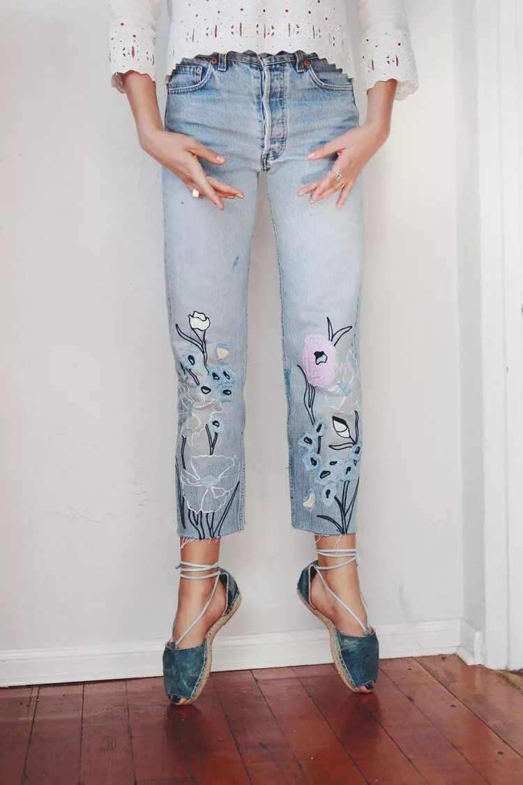 украсить джинсы стразами. декор джинсов. украшения на джинсы.