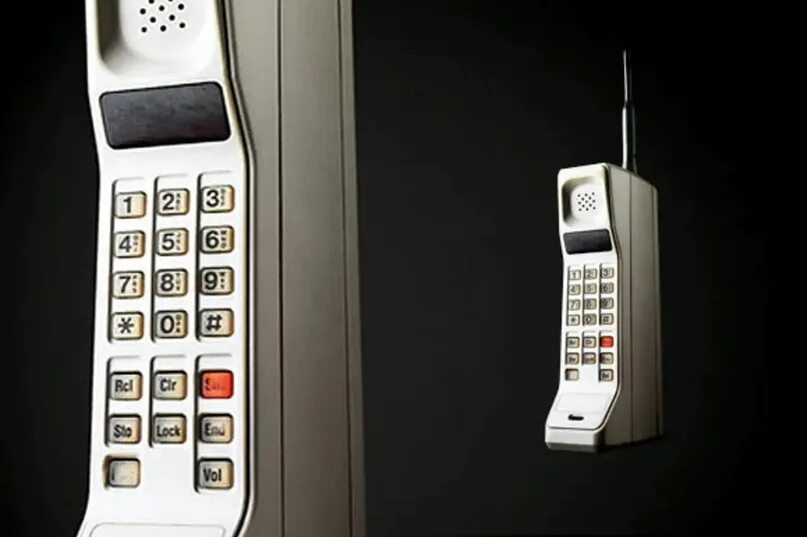 Motorola DYNATAC 8000x. Motorola DYNATAC 8000x 1983 год. Motorola DYNATAC 8000x, 1984. Сотовый телефон Motorola DYNATAC 8000x. Установить 40 телефонов