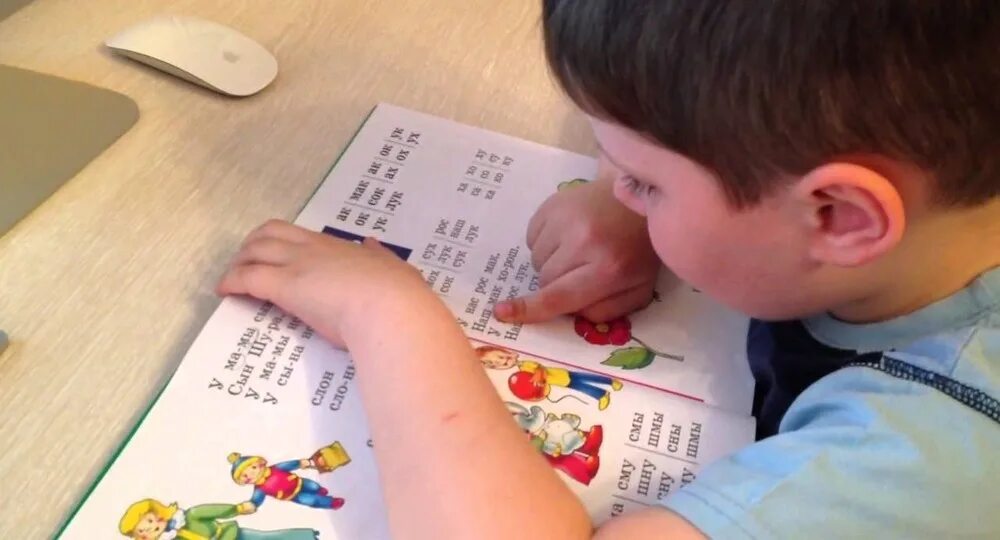 Шахматы для детей. Кружок где учат делать игры мелену 8 лет. Финансовый аналитик презентация. Урок английского в школе. Игры для детей.