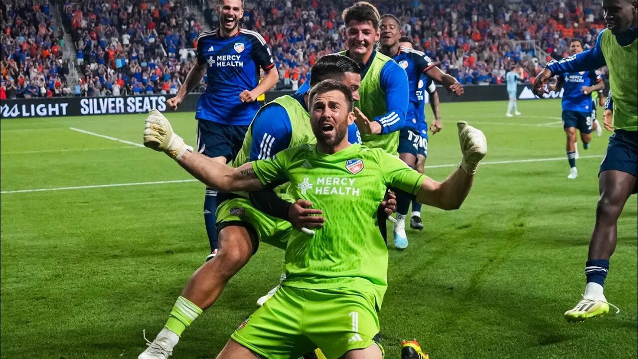 FC Cincinnati. FC Cincinnati тренер. Penalty.