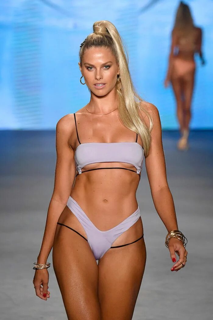 Remnant bikinis fashion show - los angeles swim week 2022. Показ купальников в майами 2023. Показ купальников в майами 2022. Miami swim week 2023 модели. Показ купальников.