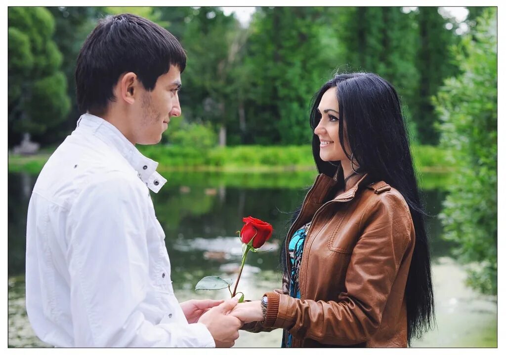 Узбекские пары. Узбекские пары. Парочки в узбекской национальной одежде. Любящие узбеки. Узбекский любовь.