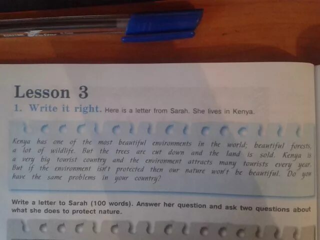 My right перевод. Write a Letter to Sarah 100 Words answer her questions and ask two questions about what she does to. Английский язык 5 класс write it right. Write it right английский языки 4 класс. Here is a Letter from Sarah she Lives in Kenya письмо написать письмо.