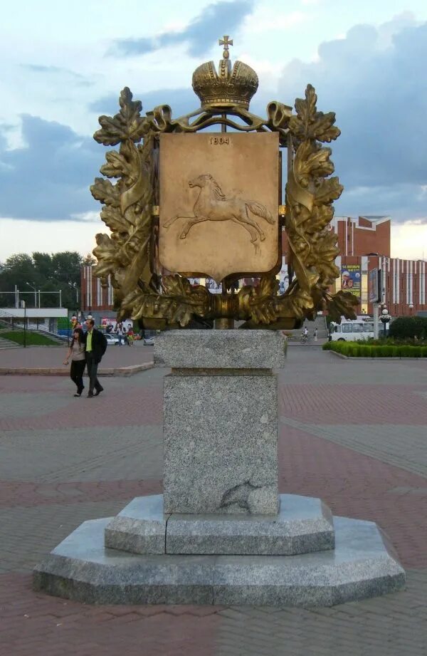 Достопримечательности томска фото с описанием. Памятники примечательности томска. Достопримечательности томска фото. Памятник чехову в томске описание. Достопримечательности томска фото с описанием.