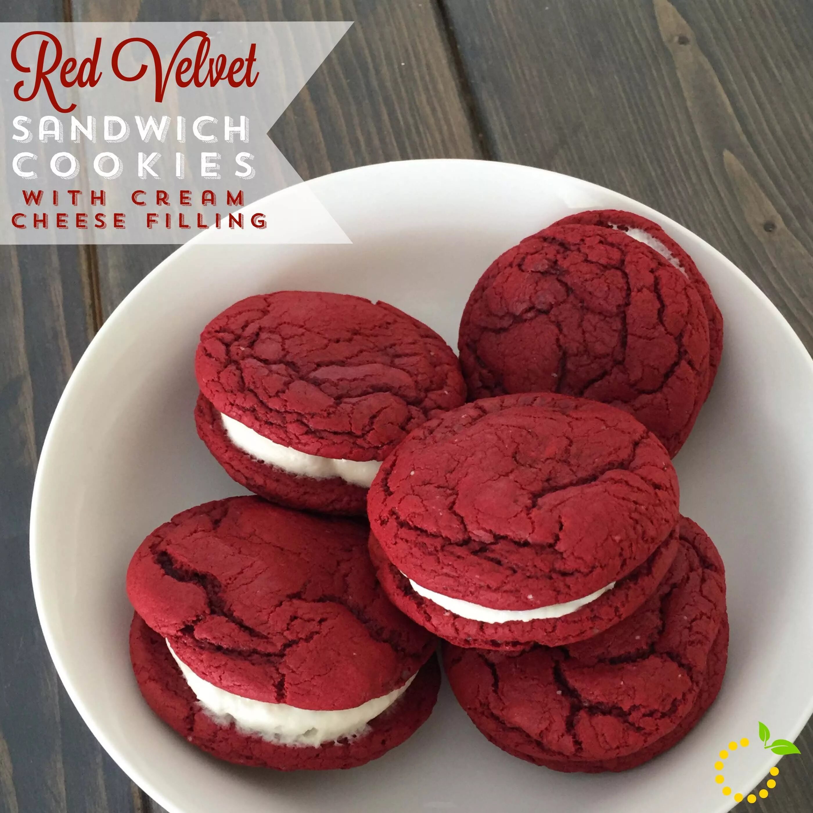 Red cookies. Печенье ред вельвет. Красное печенье. Печенье бархатное. Сэндвич печенье красный вельвет.