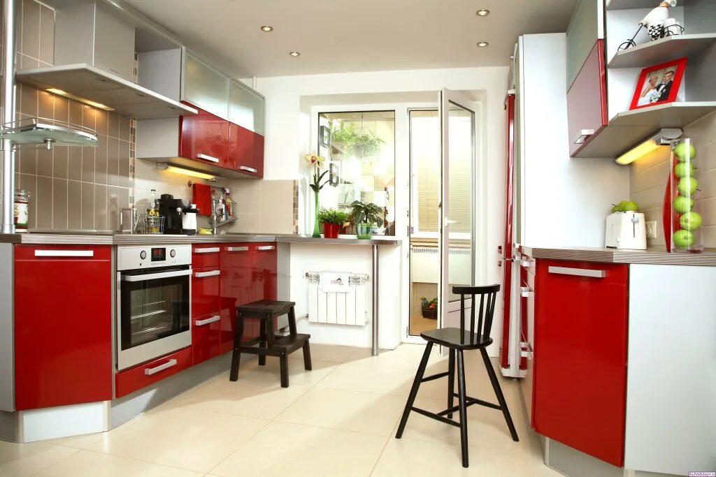 Красная кухня+гостиная дизайн. 10. Кухня в ресторанном стиле. Ресторан сергея ерошенко «честная кухня». Красный кухонный гарнитур.