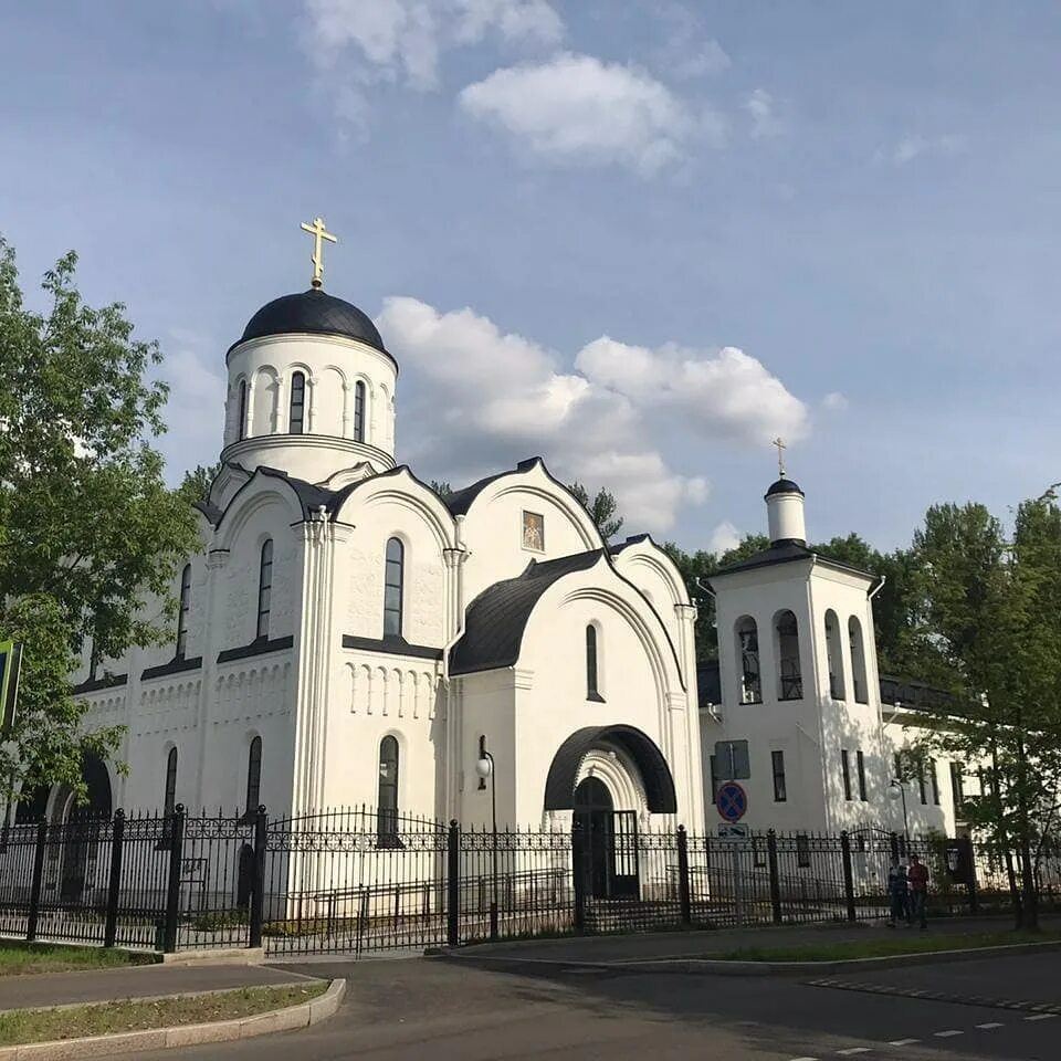 Храм святого владимира в тушино. Храм святителя Николая Чудотворца в Тушино. Храм святителя Николая на лодочной в Тушино. Храме святителя Николая Мирликийского Чудотворца на лодочной. Храм святителя Николая Чудотворца в Тушине.