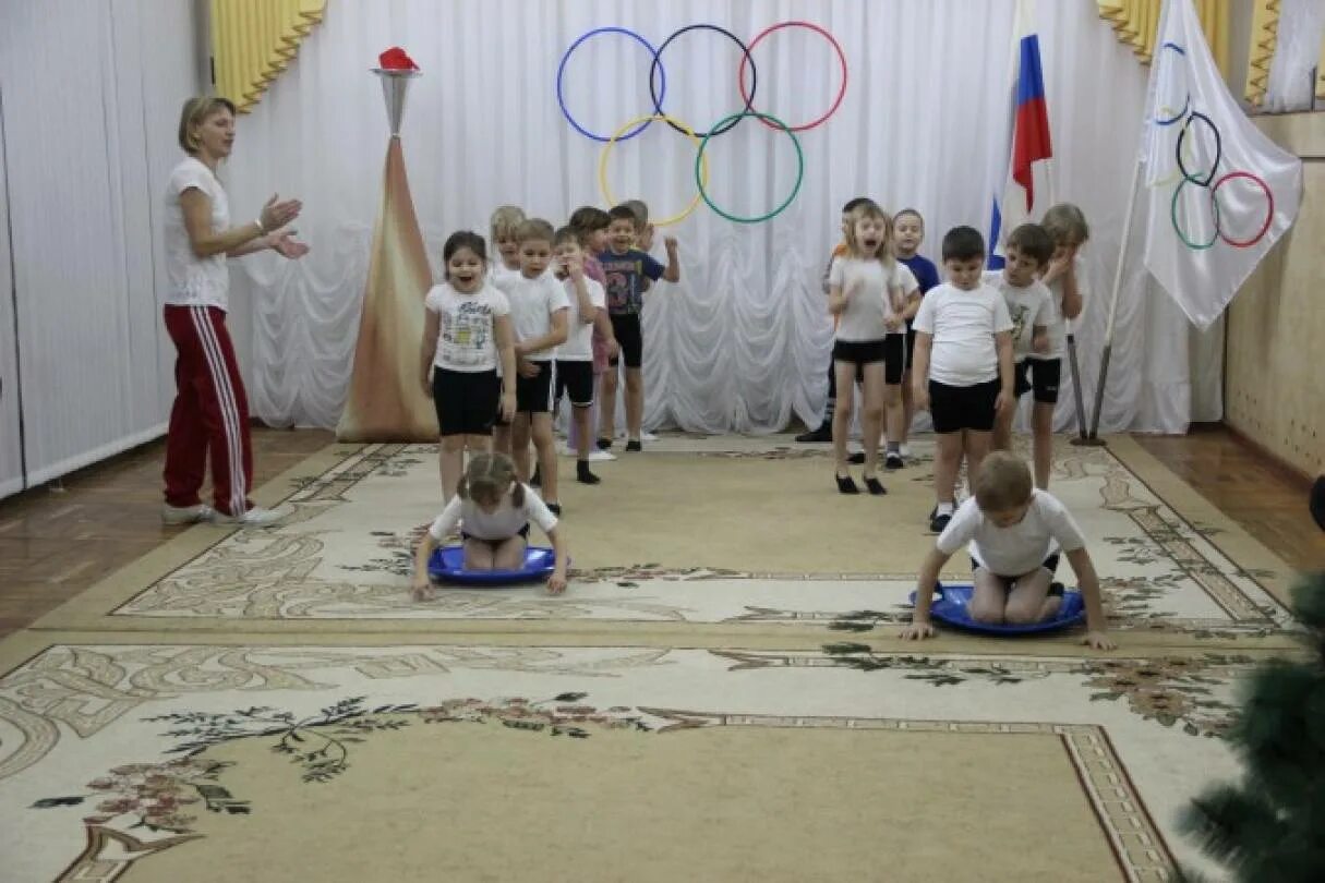 Спортивный праздник для детей подготовительной группы. Малые Олимпийские игры в детском саду. Олимпийские игры в детском саду подготовительная группа. Малые Олимпийские игры в детском саду подготовительная группа.