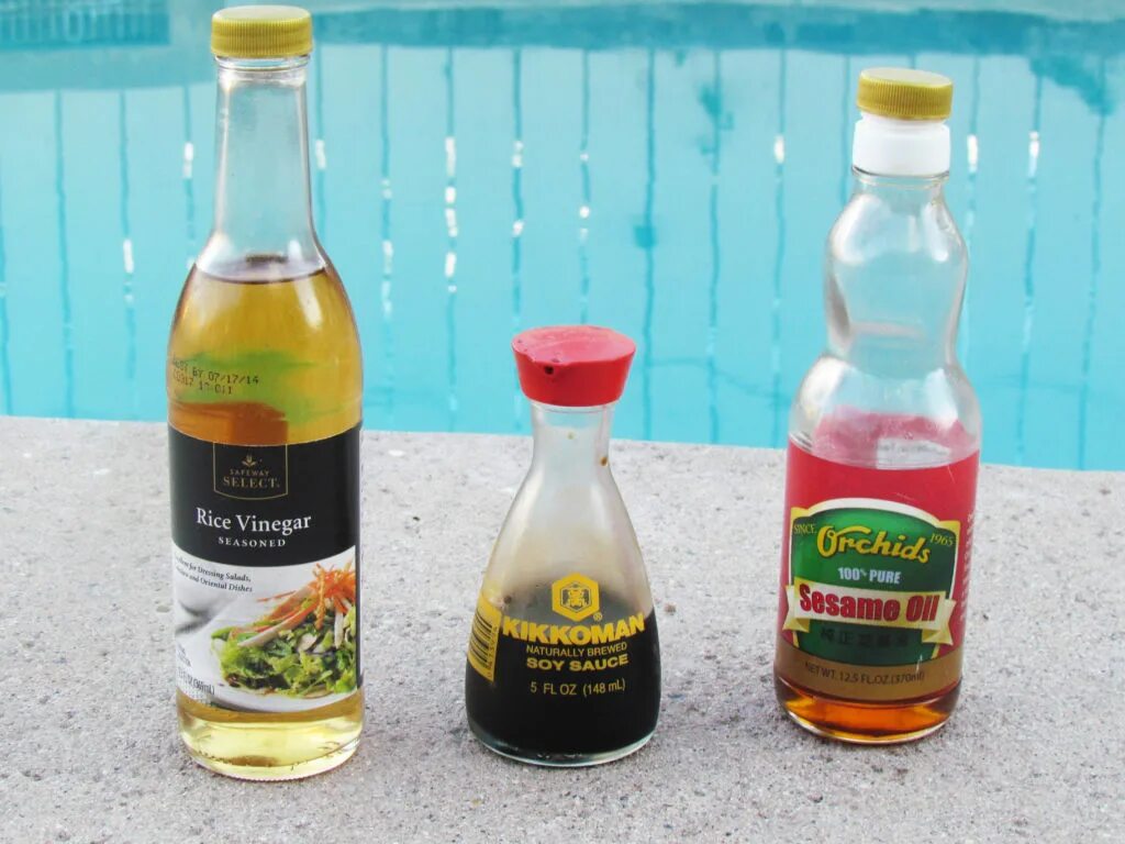 Соевый соус кунжут. Соус soya sesame. соус на основе растительных масел «soya sesame sauce». соевый соус кунжутное масло зелень. соевый соус с кунжутным маслом.