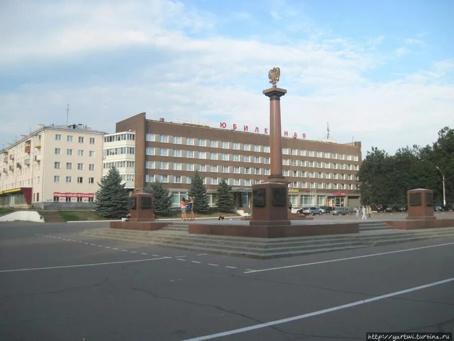 Великий пл. Площадь Ленина Великие Луки. Площадь Ленина города Великие Луки. Памятник на площади Ленина Великие Луки. Памятник Ленину Великие Луки.