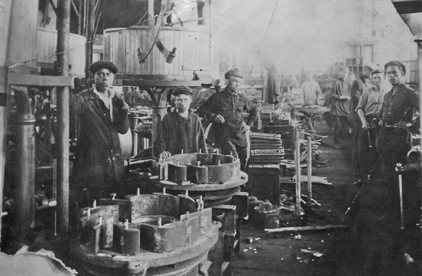 Магнитогорский металлургический комбинат ссср 1930. Промышленность в 30 е годы. Уральский машиностроительный завод ссср. Индустриализация ссср в 30-е годы. Магнитогорский металлургический комбинат ссср.