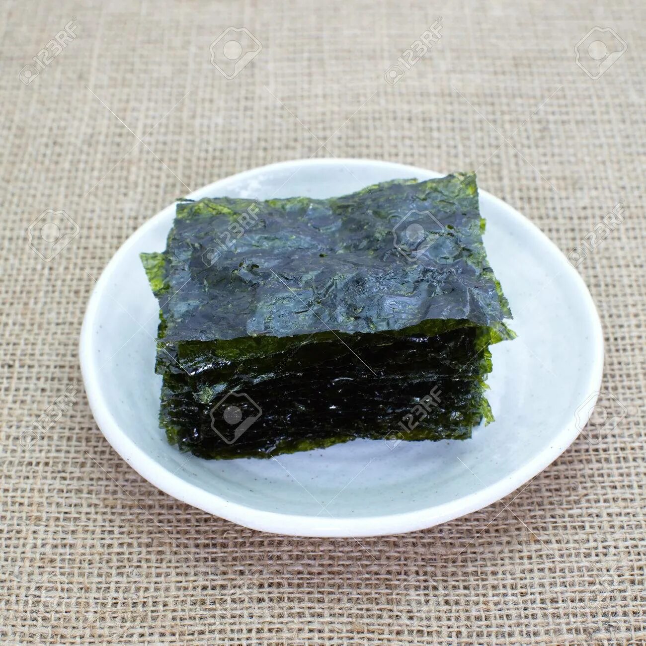 Нори польза. Нори польза. Водоросли нори для суши. Листки нори. Морские водоросли сушеные нори.