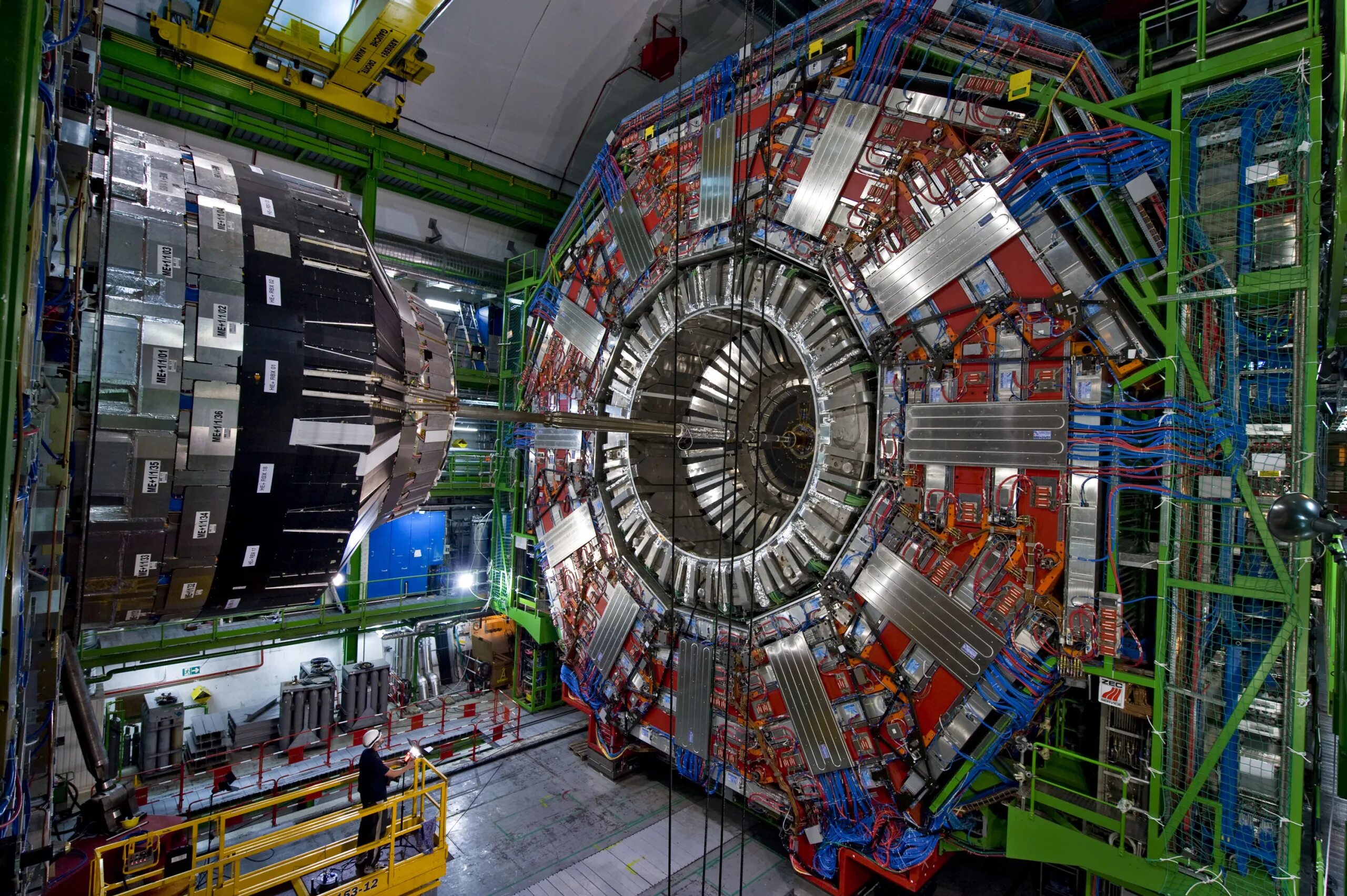 Ускоритель атомных частиц. Большой адронный коллайдер ЦЕРН. Коллайдер в Женеве. Большой адронный коллайдер в CERN. Швейцария ЦЕРН коллайдер.