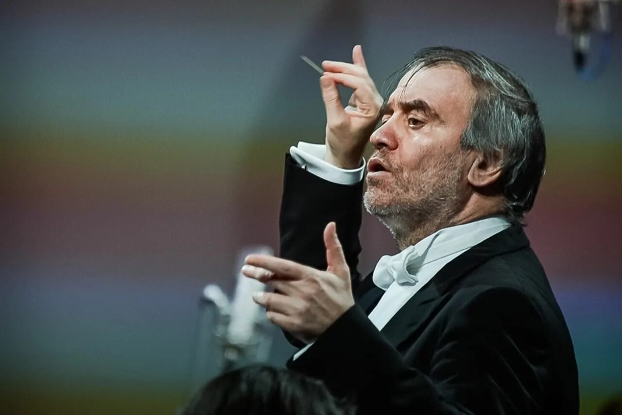 Валерий гергиев дирижер. Георгиев дирижер. Георгиев дирижер. Маэстро гергиев. Георгиев дирижер.