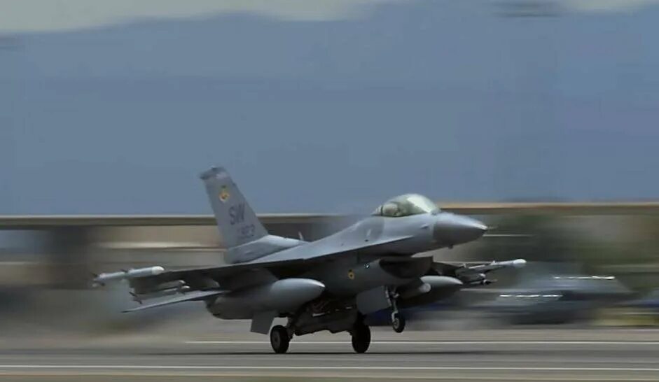 F 16 истребитель украина. F-16 Украина. Американские военные самолеты. Военные самолеты будущего. Американские истребители.