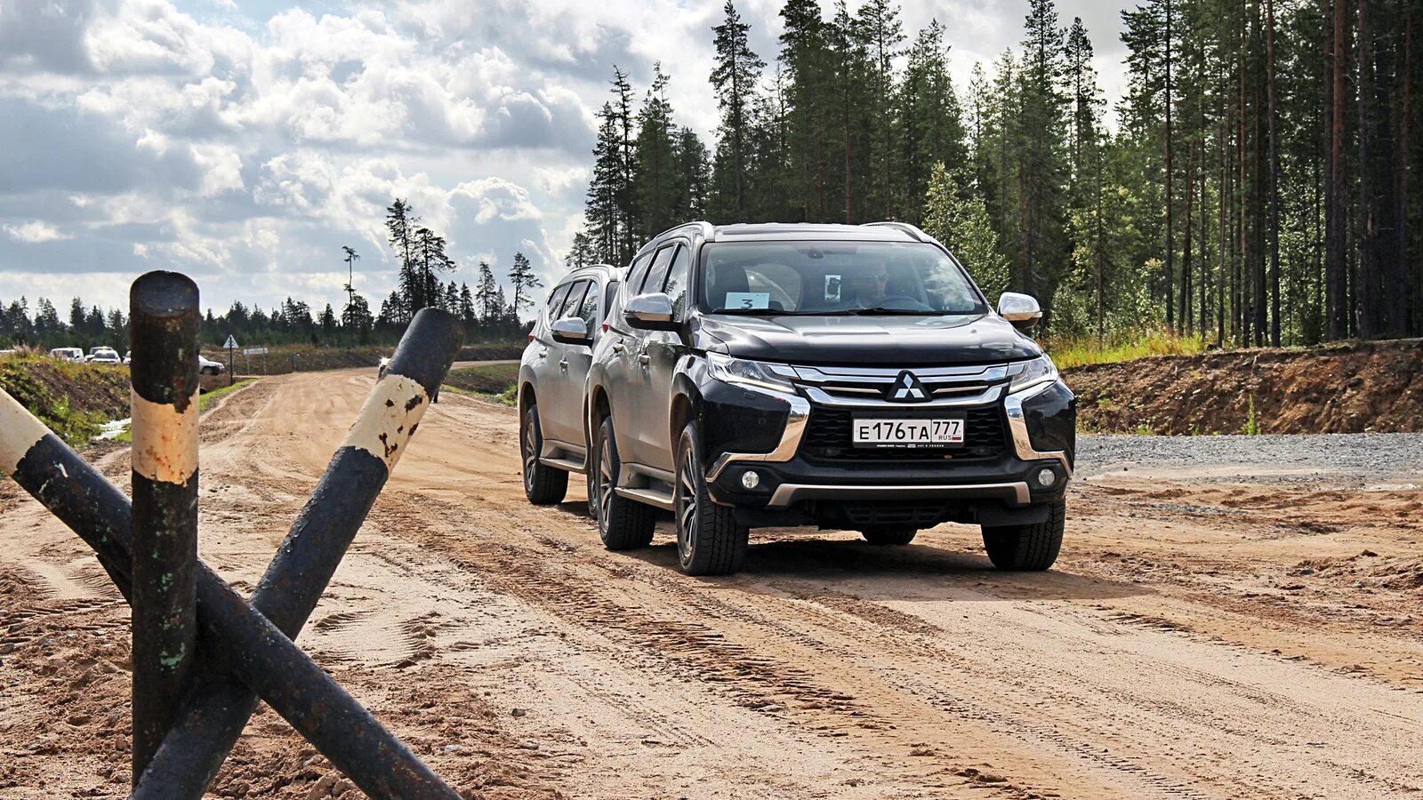 Паджеро спорт дилер. Mitsubishi Pajero Sport 4. Новый Mitsubishi Pajero Sport 2021 на бездорожье. Pajero Sport 3 2021 Offroad. Митсубиси Паджеро спорт 3 на бездорожье.