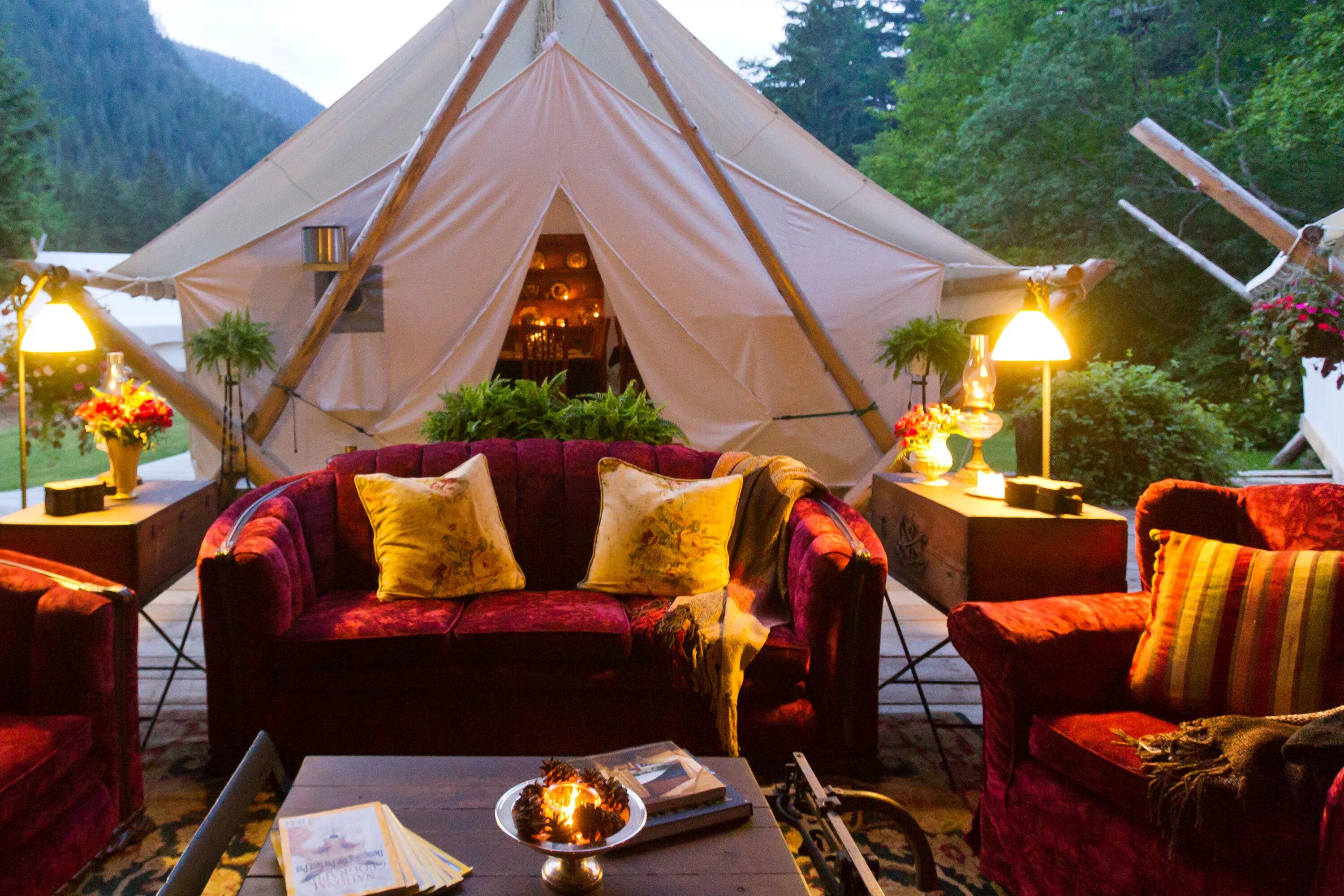 Суеты нет глэмпинг. Кемпинг «clayoquot wilderness resort»,. clayoquot wilderness resort лагерь. глэмпинг люкс. глэмпинг с чаном.