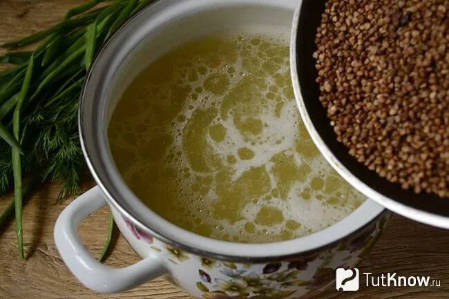 Гречка на бульоне. Крупа похожая на гречку но не гречка. Гречка на бульоне. Яблоки в курином бульоне. Куриный суп со звездочками.