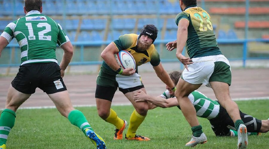 Стадион красного яра регби. Олег азаренко регбист. Красный яр регбийный клуб комплекс. Люди красного яра. Люди красного яра.