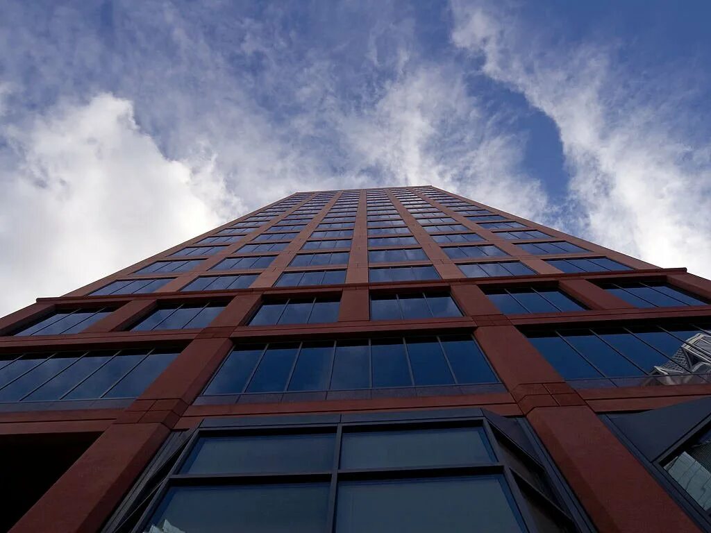 Высокий фасад. Окна в высотных зданиях. Архитектура облака. Окна небоскреба. Высотки в небо окна.