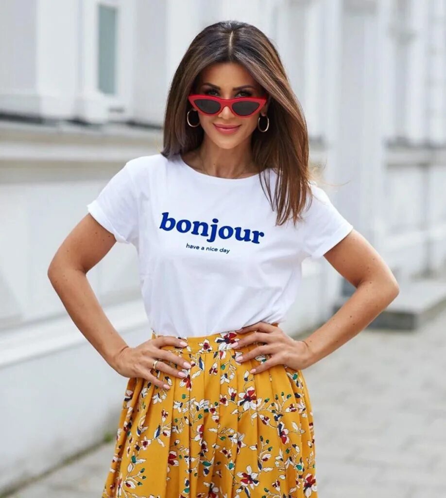 Модные футболки. Футболки женские стильные. Модная футболка женская 2023. Самая стильная одежда. Футболки женские стильные.