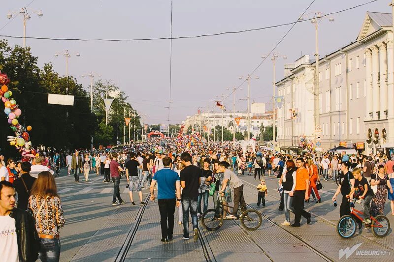 Екатеринбург население. Население города Екатеринбург. Екатеринбург люди. Екатеринбург население фото. Население екатеринбурга 2024 год