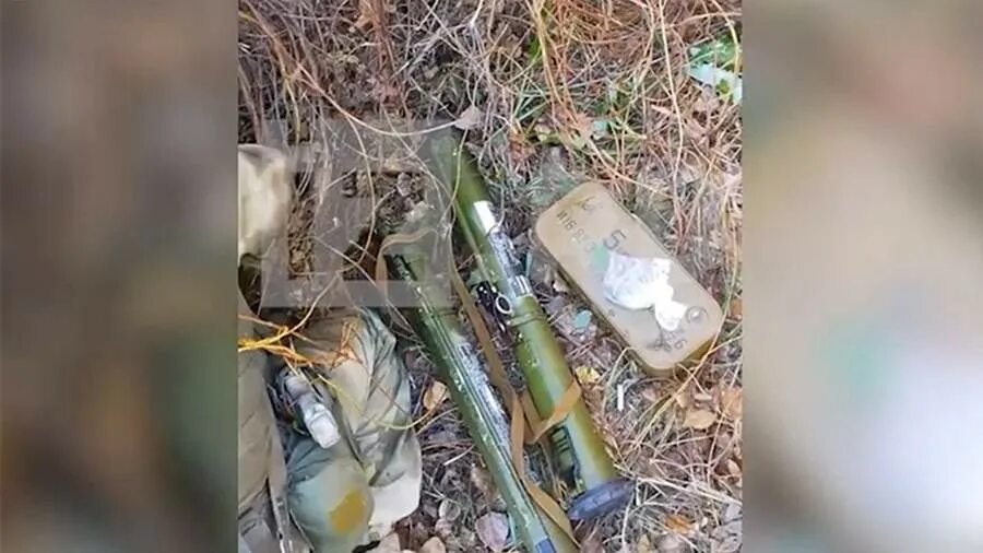 Тайники с оружием и боеприпасами. Тайники и клады. Найдены российские. 100 килограммовая металлическая. Окаменевшая кожа динозавра.