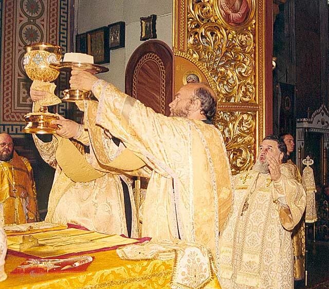 Церковный возглас 6 букв. Православие литургия Евхаристический канон. Евхаристический канон на литургии. Православная литургия, анафора, Евхаристический канон. Евхаристический канон престол.