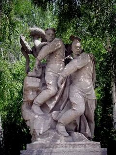 6 статуй