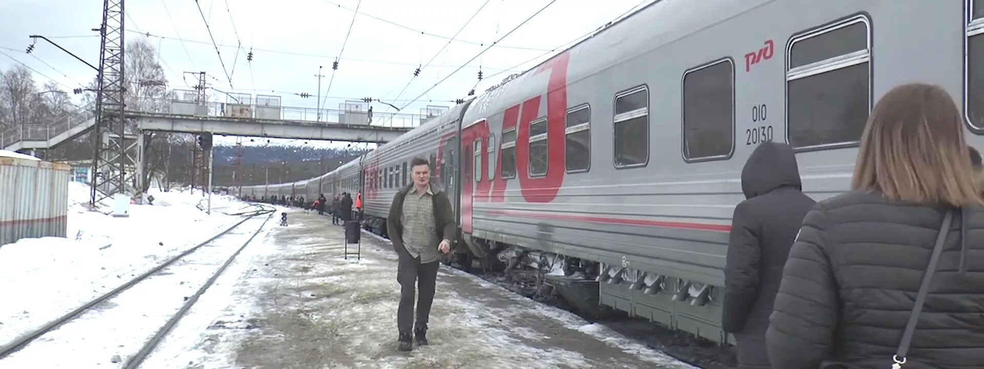 Поезд оленегорск санкт. Оленегорск поезд. Железная дорога не прощает ошибок. Кандалакша вокзал. Кандалакша Санкт-Петербург поезд.