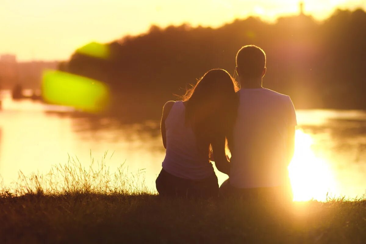 Романтичный закат. Закат романтика. Море романтика. Встреча рассвета. Красивая пара на закате.