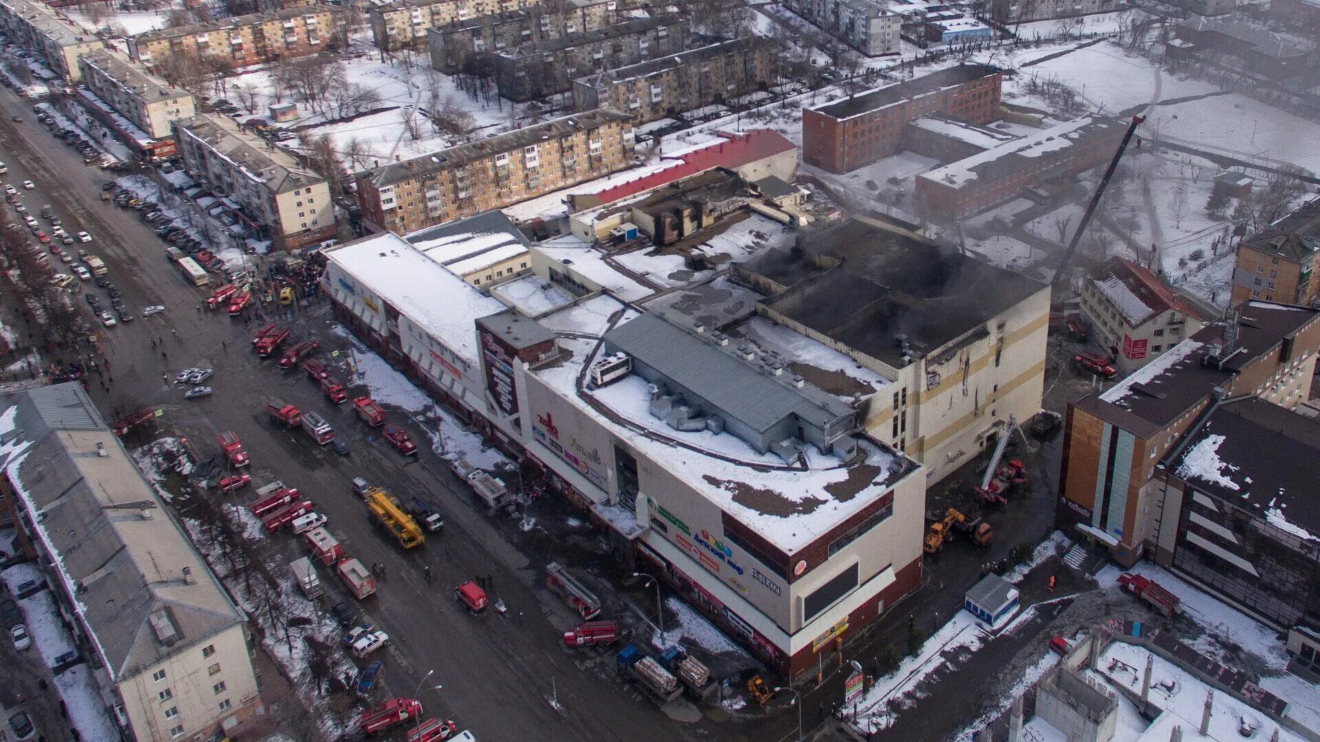 Зимняя вишня из за чего начался. Пожар в Кемерово в ТЦ зимняя вишня. Зимняя вишня Кемерово 2018. ТЦ зимняя вишня Кемерово. Торговый центр вишня Кемерово.