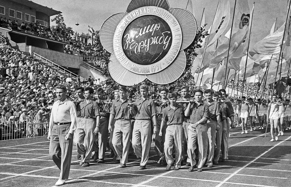 Vi Международный фестиваль молодежи и студентов в Москве 1957г. Всемирный фестиваль молодёжи и студентов в Москве 1957. Фестиваль молодёжи и студентов в СССР 1957. 1957 Год Международный фестиваль молодежи в Москве. Год всемирного фестиваля молодежи в москве