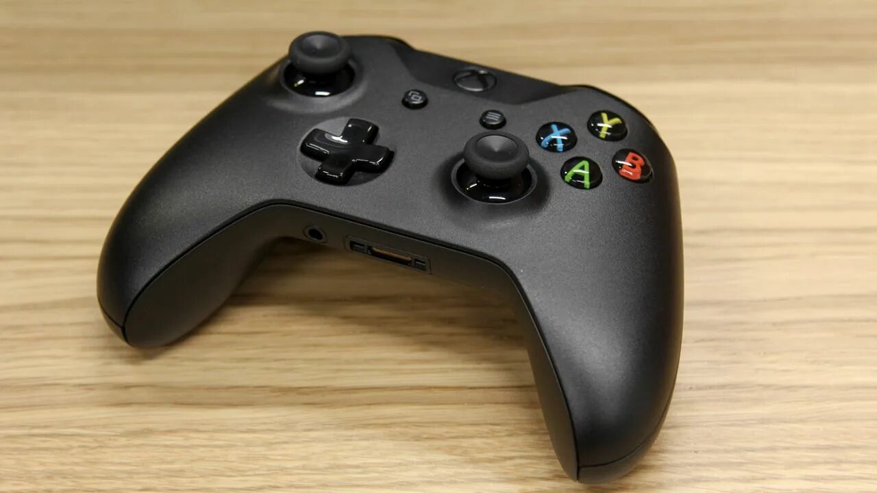 Не реагирует геймпад. Xbox one приставка. xbox gamepad 4 ревизия. номер ревизии xbox джойстика. xbox one x геймпад первой ревизии.