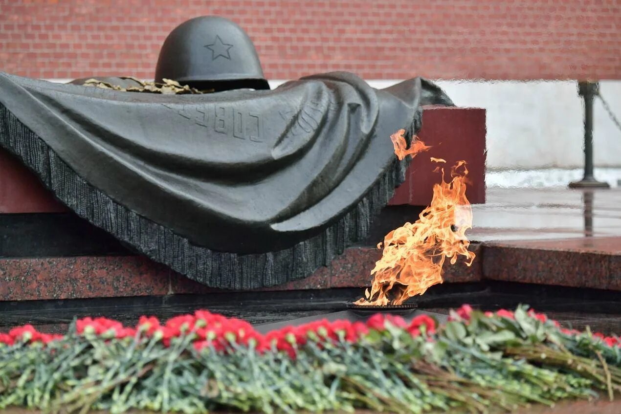 День памяти неизвестного солдата 3 декабря. Могила неизвестного солдата Москва. Вечный огонь неизвестному солдату. Память о неизвестном солдате.