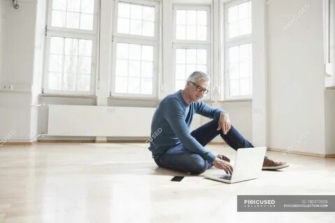 Приходить в пустую квартиру
